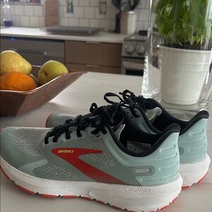 Womens Brooks launch 9 sneakers
